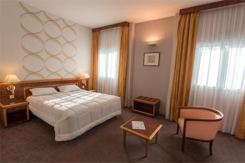 庄园酒店客房内的一张或多张床位
