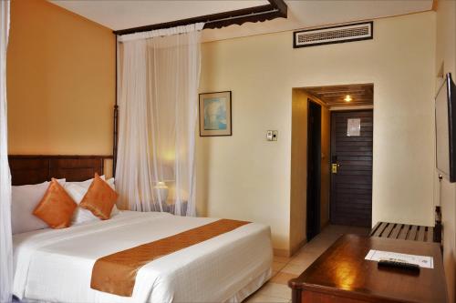Mombasa Continental Resort客房内的一张或多张床位