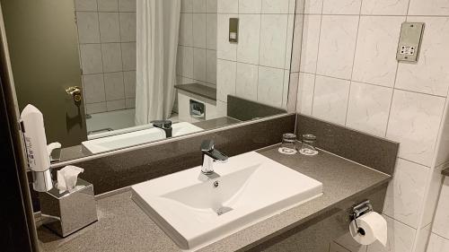 纽兰克罗斯马尔丹酒店 的一间浴室