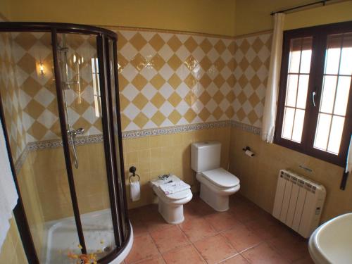 Casa Rural Valdefresno的一间浴室