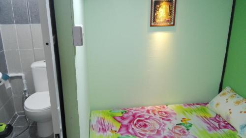 山卡拉旅舍客房内的一张或多张床位