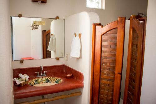 Canto del Mar Hotel - Zihuatanejo - Suites con Cocina的一间浴室