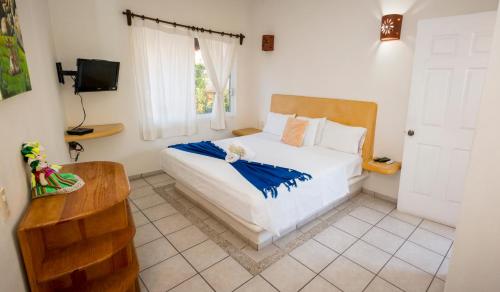 Canto del Mar Hotel - Zihuatanejo - Suites con Cocina客房内的一张或多张床位