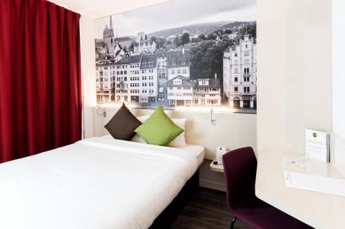 瓦利塞伦B&B HOTEL Zürich Wallisellen的相册照片