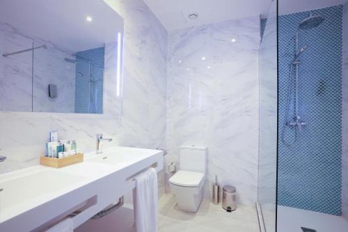 Hotel Seasun Aniram的一间浴室
