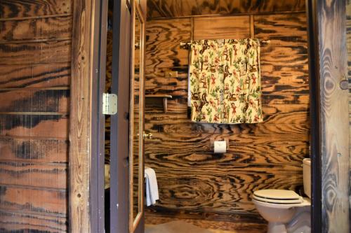 大峡谷西部牧场酒店的一间浴室