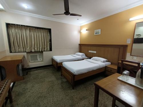 Hotel Park View, Mumbai客房内的一张或多张床位