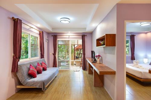 Harmony Naturist Resort Rawai Phuket 18yr minimum age only nudist nake d FKK客房内的一张或多张床位