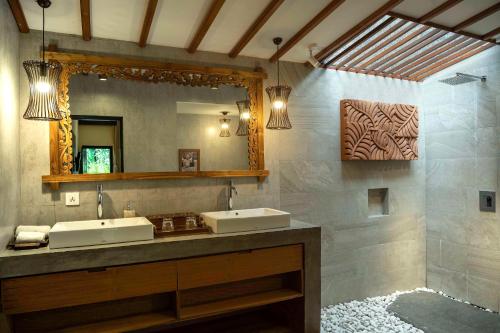海神庙纳特雅酒店的一间浴室