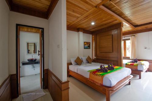 Khum Laanta Resort - SHA Extra Plus客房内的一张或多张床位