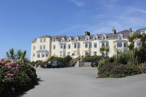 特雷杜尔Rhodri Apartment with Sea Views and Sun Terrace的相册照片