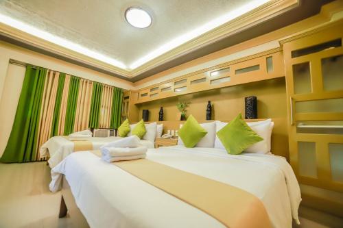 Villa Esmeralda Bryan's Resort Hotel and Restaurant客房内的一张或多张床位
