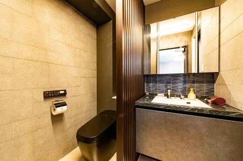伊万里市HOTEL WIN的一间带卫生间和水槽的浴室