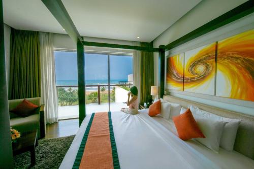 卡卢特勒西特拉斯瓦斯卡杜瓦酒店的一间卧室配有一张壁画床
