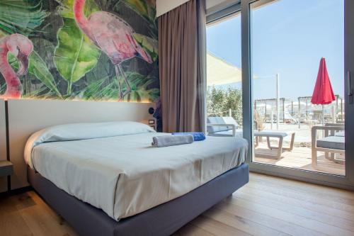 蓬他码头泰尔梅海滩酒店的一间卧室配有一张壁画床