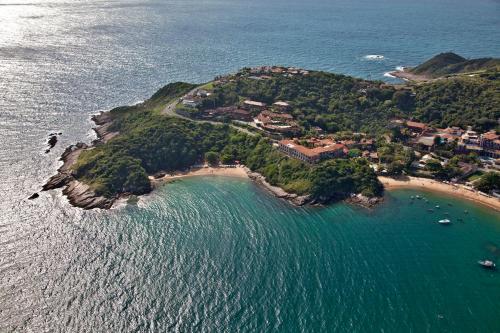 布希奥斯科隆纳园酒店的海洋小岛的空中景观