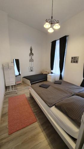 Előkapu Apartman客房内的一张或多张床位