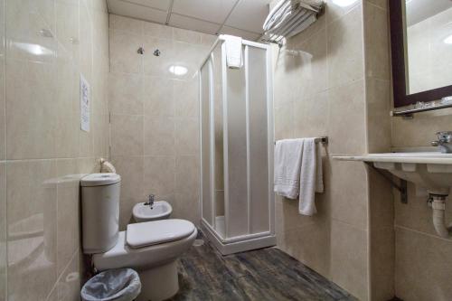 Nch Hotel Torremolinos的一间浴室