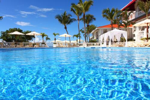 Bahia Principe Grand Samana - Adults Only内部或周边的泳池