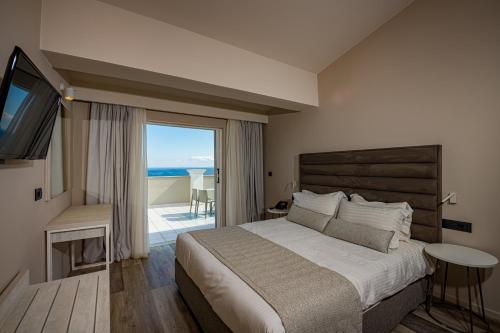 Alexandra Beach Resort & Spa客房内的一张或多张床位