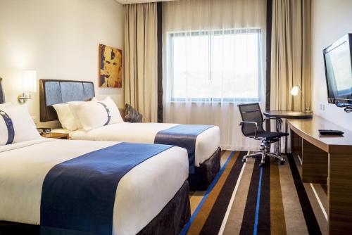 莫尔兹比港智选假日酒店客房内的一张或多张床位