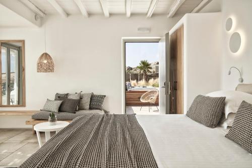 Mykonos Bliss - Cozy Suites, Adults Only Hotel的休息区