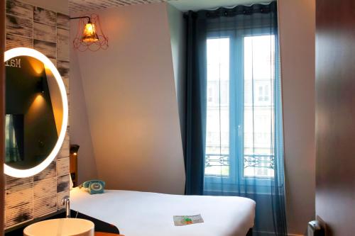 Ibis Styles Hotel Paris Gare de Lyon Bastille客房内的一张或多张床位