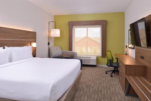 Holiday Inn Express - Nashville South - Spring Hill, an IHG Hotel客房内的一张或多张床位