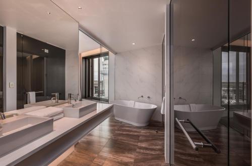 克赖斯特彻奇机场诺富特酒店的一间浴室