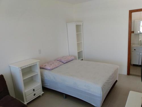 Apartamento Ilhas Moleques do Sul客房内的一张或多张床位