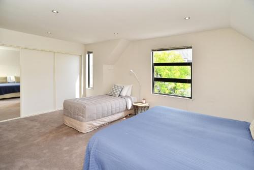 Hagley Apartment - Christchurch Holiday Homes客房内的一张或多张床位