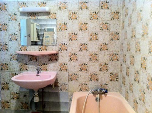 艺术酒店的一间浴室