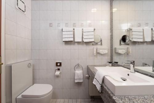 西南公园诺威纳酒店的一间浴室