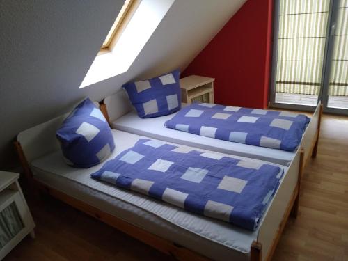 Maisonettewohnung auf 2 Etagen mit zwei Balkonen客房内的一张或多张床位
