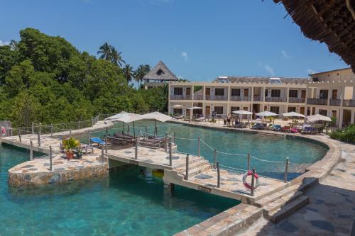 Reef & Beach Resort - Spa Jambiani内部或周边的泳池