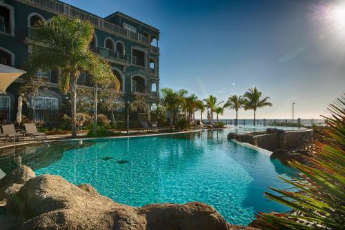 Lopesan Villa del Conde Resort & Thalasso内部或周边的泳池