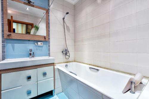 420 Апартаменты в центре возле Арбата Отлично подходят для командированных и туристов的一间浴室