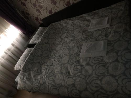 约赫维Narva mnt 23的床上有2个枕头