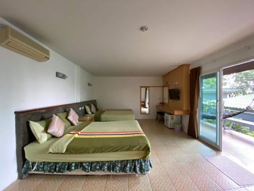Haadson Resort & Koh Raham客房内的一张或多张床位