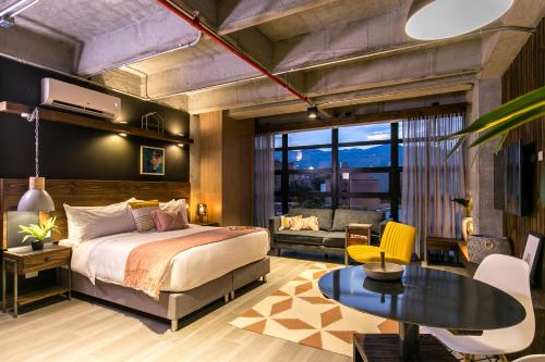 Factory Lofts Hotel客房内的一张或多张床位