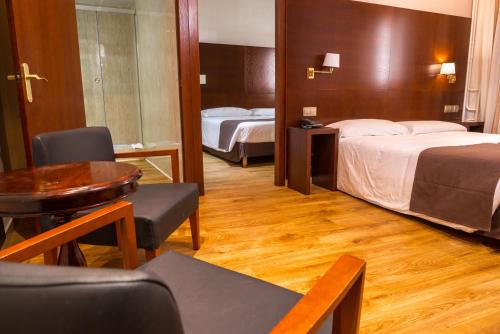 拉蒙贝伦格尔四世酒店客房内的一张或多张床位
