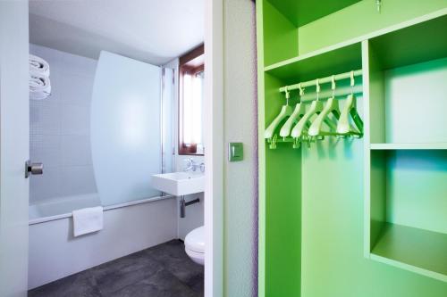 钟楼维耶宗酒店的一间浴室