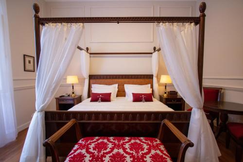 日光因佩里奥酒店客房内的一张或多张床位