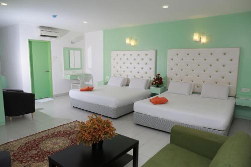 Akar Hotel Kampung Baru客房内的一张或多张床位
