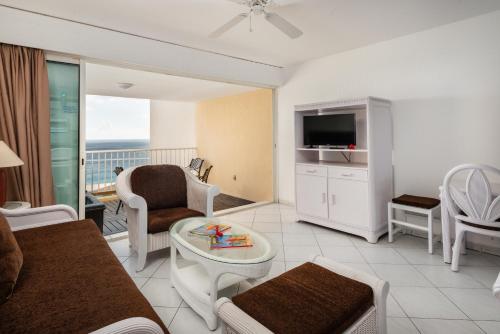 Sint Maarten Blue Dream 1BR (C)的休息区