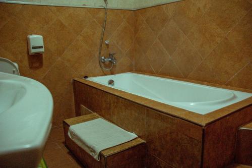 国际慈善酒店的一间浴室