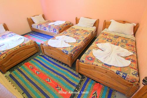 Hotel Aremd - Aroumd Imlil route du Toubkal客房内的一张或多张床位