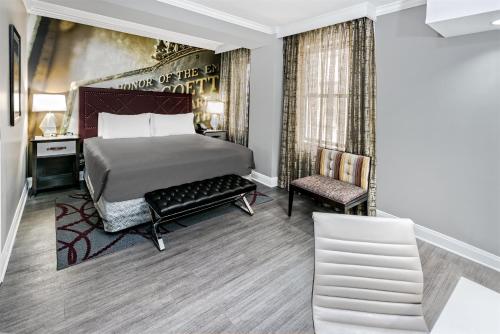 达拉斯市区靛蓝酒店客房内的一张或多张床位