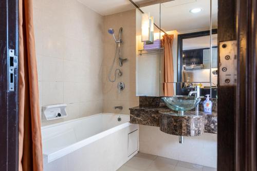 Homestay Resort 7pax 1min to Sunway Lagoon&Pyramid的一间浴室