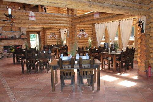 Turist Suior Cota 1000餐厅或其他用餐的地方